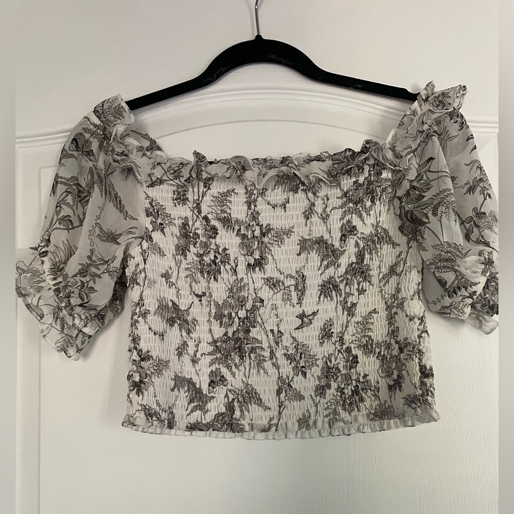 Express Cropped Blouse - Picture 2 of 5